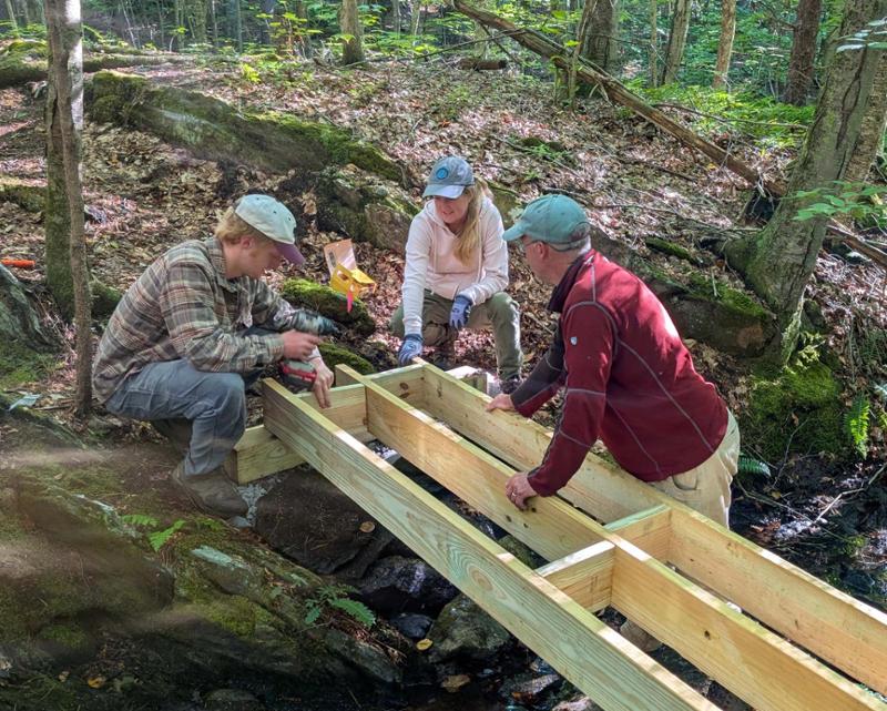 Shelburne Hiking Trails volunteers building new bridge